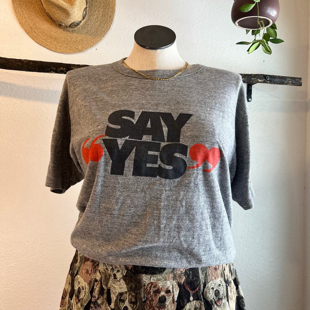 Vintage Russell Athletics USA SAY YES Cotton Short Sleeve T Shirt Size Large